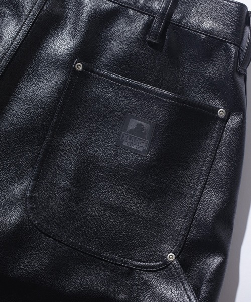 XLARGE（エクストララージ）の「OLD ENGLISH FAUX LEATHER SHORT PANTS（その他パンツ・メンズ・ブラック・34inch/30inch/32inch）」の4枚目の写真