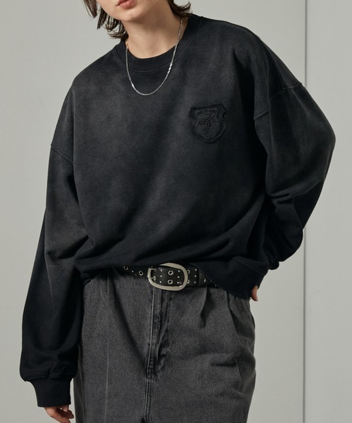 Alfred Alex(アルフレッドアレックス)の「【Alfred Alex】スプレー加工グラデーションエンブレムロゴオーバーサイズスウェット(スウェット・メンズ・ダークブラウン/ワインレッド/グレイッシュブルー/ブラック・L/M)」の10枚目の写真