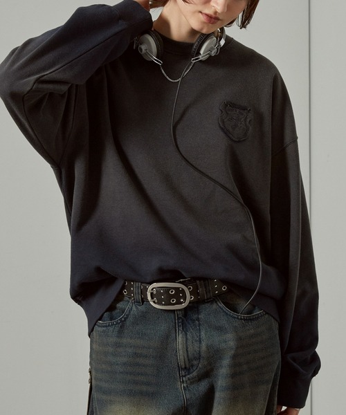 Alfred Alex(アルフレッドアレックス)の「【Alfred Alex】スプレー加工グラデーションエンブレムロゴオーバーサイズスウェット(スウェット・メンズ・ダークブラウン/ワインレッド/グレイッシュブルー/ブラック・L/M)」の15枚目の写真