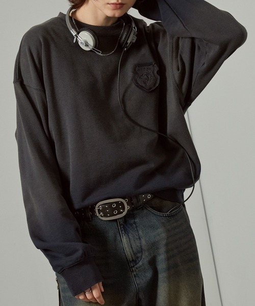 Alfred Alex(アルフレッドアレックス)の「【Alfred Alex】スプレー加工グラデーションエンブレムロゴオーバーサイズスウェット(スウェット・メンズ・ダークブラウン/ワインレッド/グレイッシュブルー/ブラック・L/M)」の17枚目の写真