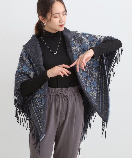 SHOO・LA・RUE(シューラルー)の「【リバーシブル】心もほっこり アニマル柄ポンチョ(ポンチョ・レディース・チャコールグレー/ネイビー/ボルドー・00)」の1枚目の写真