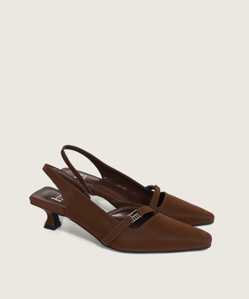 hiamu（ヒアム）の「[お気に入り登録数6,000突破！]【着用動画あり・4色展開】ヒアムロゴポイント甲ストラップポイントスリングバック/hiamu 1st collection（パンプス・レディース・ブラウン/バーガンディー/アイボリー/ブラック・22.5cm/23.0cm/23.5cm/24.0cm/24.5cm/25.0cm）」の4枚目の写真