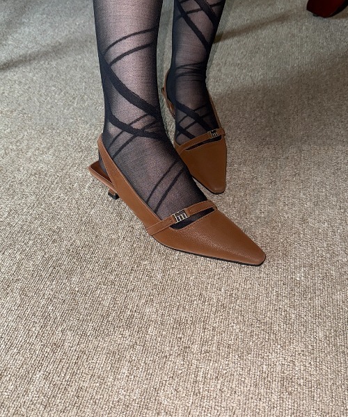 hiamu（ヒアム）の「[お気に入り登録数6,000突破！]【着用動画あり・4色展開】ヒアムロゴポイント甲ストラップポイントスリングバック/hiamu 1st collection（パンプス・レディース・ブラウン/バーガンディー/アイボリー/ブラック・22.5cm/23.0cm/23.5cm/24.0cm/24.5cm/25.0cm）」の19枚目の写真