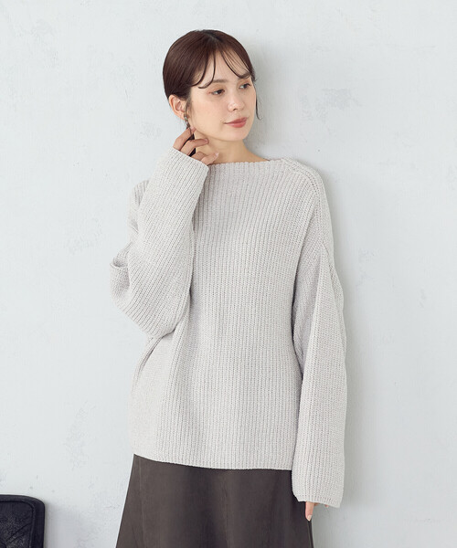 COMME CA ISM(コムサイズム)の「ラメモールボートネックニット(ニット/セーター・レディース・チャコール/ライトグレー/サックスブルー・FREE)」の2枚目の写真