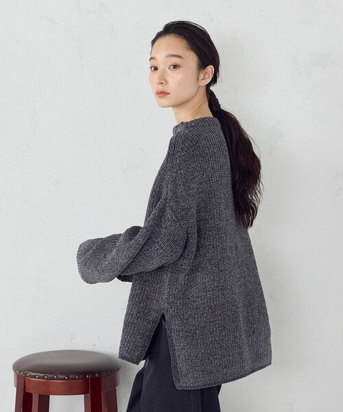 COMME CA ISM(コムサイズム)の「ラメモールボートネックニット(ニット/セーター・レディース・チャコール/ライトグレー/サックスブルー・FREE)」の12枚目の写真