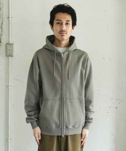 URBAN RESEARCH DOORS（アーバンリサーチドアーズ）の「『UR TECH』ピグメントダイ裏起毛ZIPパーカー（パーカー・メンズ・グレー/ブラック・MEDIUM/LARGE）」の4枚目の写真