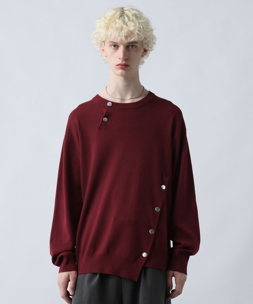 HARE（ハレ）の「アシメボタンニットプルオーバー(HARE)（ニット/セーター・メンズ・ブラック/レッド・FREE）」の2枚目の写真