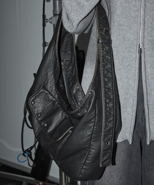 DOAアンテークスタッズ　ショルダーバッグ DOAアンテークスタッズ ショルダーバッグ