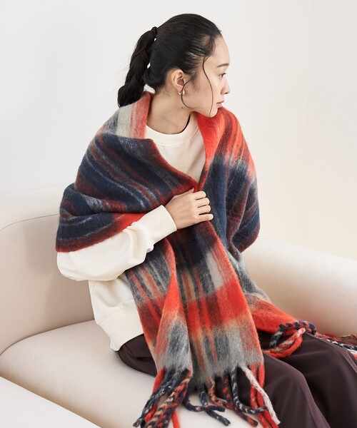 coen（コーエン）の「【PANKAJ（パンカジ）】チェックボリュームマフラー（マフラー・レディース・オレンジ/コバルトブルー/イエロー・FREE）」の4枚目の写真