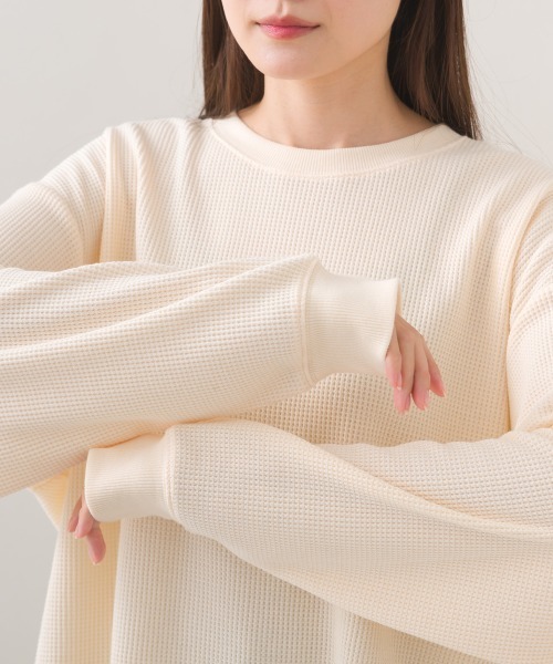 OMNES（オムネス）の「リラックスフィットワッフル裾ラウンドヘム長袖カットソー（Tシャツ/カットソー・レディース・アイボリー/ダークグレー・FREE）」の5枚目の写真