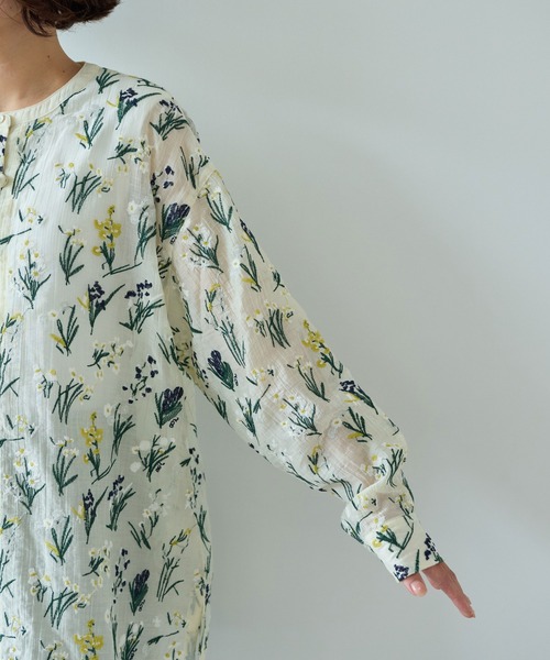 yuni(ユニ )の「Floral embroidely ribon シャツ(シャツ/ブラウス・レディース・イエロー/ブルー・FREE)」の5枚目の写真