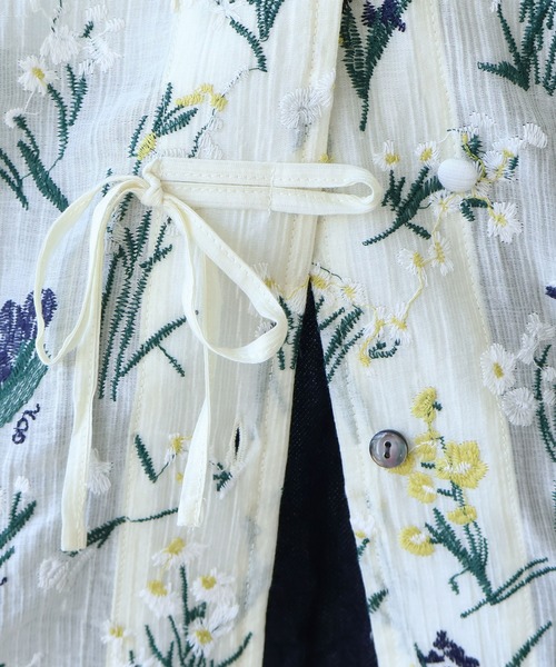yuni(ユニ )の「Floral embroidely ribon シャツ(シャツ/ブラウス・レディース・イエロー/ブルー・FREE)」の8枚目の写真