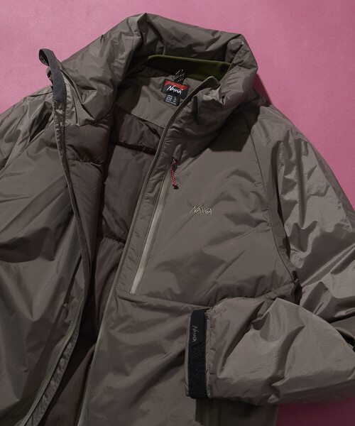 FREAK'S STORE（フリークスストア）の「限定展開 NANGA/ナンガ オーロラテックス スタンドカラーダウンジャケット / AURORA TEX STAND COLLAR DOWN JACKET / ND2441-1A0（ダウンジャケット/コート・メンズ・グレー/ブラック・MEDIUM/SMALL/LARGE/X-LARGE）」の3枚目の写真