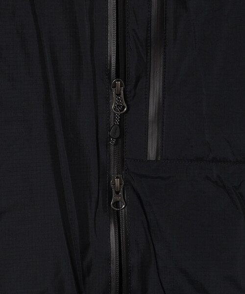 FREAK'S STORE（フリークスストア）の「限定展開 NANGA/ナンガ オーロラテックス スタンドカラーダウンジャケット / AURORA TEX STAND COLLAR DOWN JACKET / ND2441-1A0（ダウンジャケット/コート・メンズ・グレー/ブラック・MEDIUM/SMALL/LARGE/X-LARGE）」の12枚目の写真