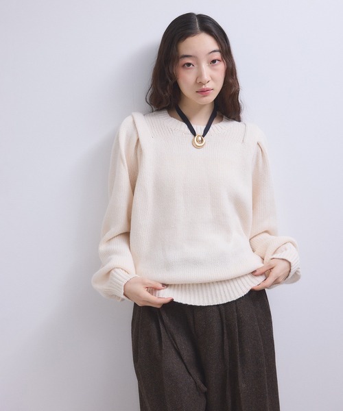 ADAM ET ROPE'(アダムエロペ)の「【WEB限定】ショルダータックニットプルオーバー(ニット/セーター・レディース・ブラウン/オフホワイト/チャコールグレー/ブルー系その他4・FREE)」の13枚目の写真