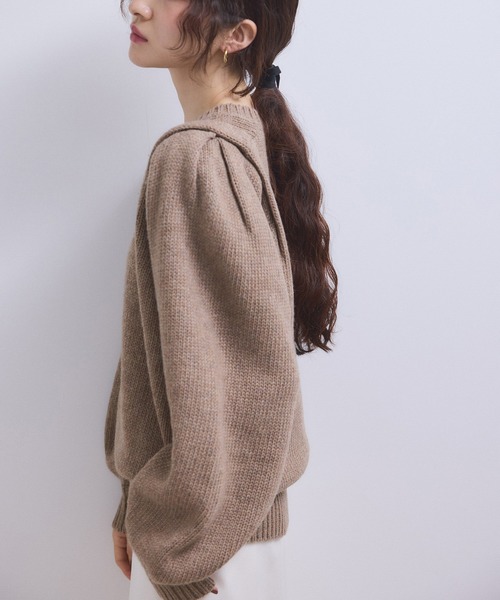 ADAM ET ROPE'(アダムエロペ)の「【WEB限定】ショルダータックニットプルオーバー(ニット/セーター・レディース・ブラウン/オフホワイト/チャコールグレー/ブルー系その他4・FREE)」の17枚目の写真