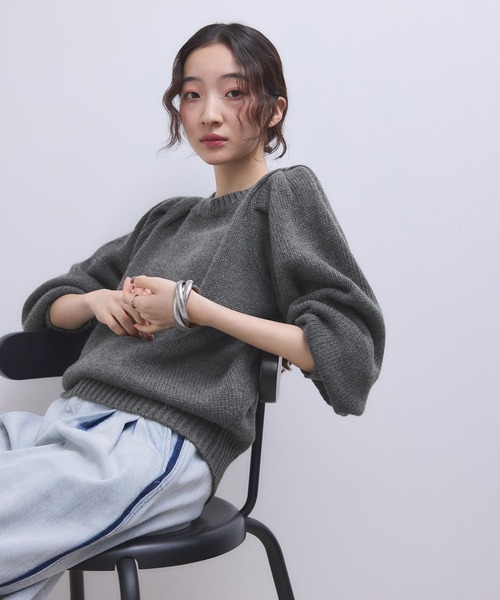 ADAM ET ROPE'(アダムエロペ)の「【WEB限定】ショルダータックニットプルオーバー(ニット/セーター・レディース・ブラウン/オフホワイト/チャコールグレー/ブルー系その他4・FREE)」の18枚目の写真
