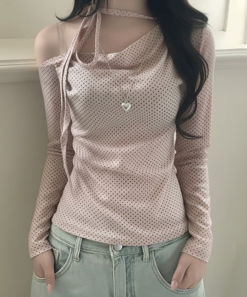 Nia(ニア)の「Nia(ニア)/チョーカーリボン ドットワンショルダー長袖カットソー(Tシャツ/カットソー・レディース・アイボリー/ピンク・SMALL/MEDIUM)」の1枚目の写真