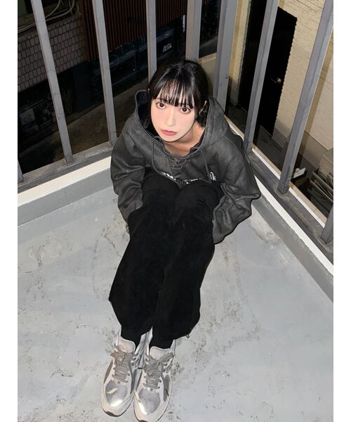 AVANDRESS（アバンドレス ）の「Royal Art Leather Crop Hood BLACK（パーカー・レディース・ブラック・SMALL/MEDIUM）」の3枚目の写真