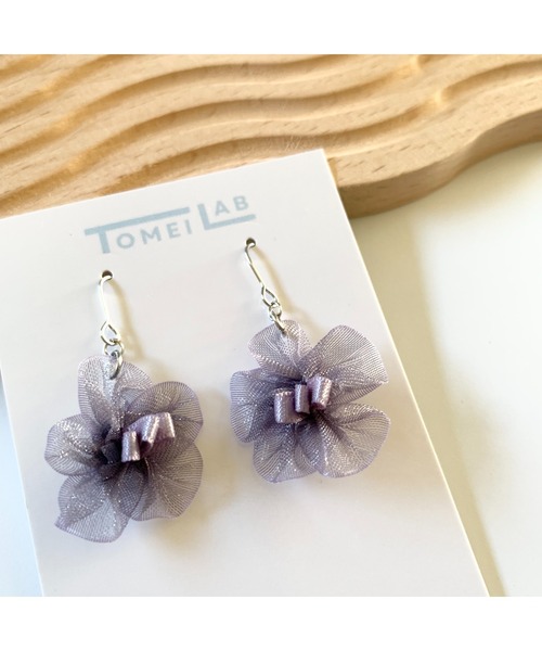 tone（トーン）の「【TOMEI LAB】オーガンジー フラワー ピアス(MA)（ピアス（両耳用）・レディース・グレー系その他/ピンク系その他/パープル/ピンク系その他2/ホワイト・FREE）」の3枚目の写真