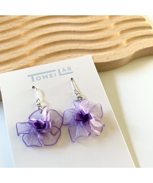 tone（トーン）の「【TOMEI LAB】オーガンジー フラワー ピアス(MA)（ピアス（両耳用）・レディース・グレー系その他/ピンク系その他/パープル/ピンク系その他2/ホワイト・FREE）」の4枚目の写真