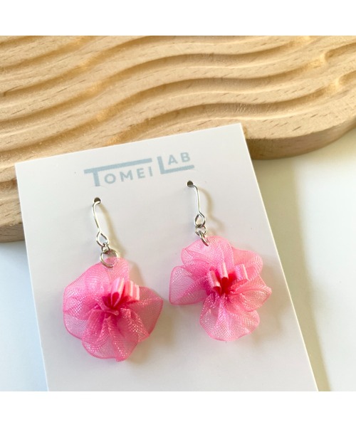 tone（トーン）の「【TOMEI LAB】オーガンジー フラワー ピアス(MA)（ピアス（両耳用）・レディース・グレー系その他/ピンク系その他/パープル/ピンク系その他2/ホワイト・FREE）」の2枚目の写真