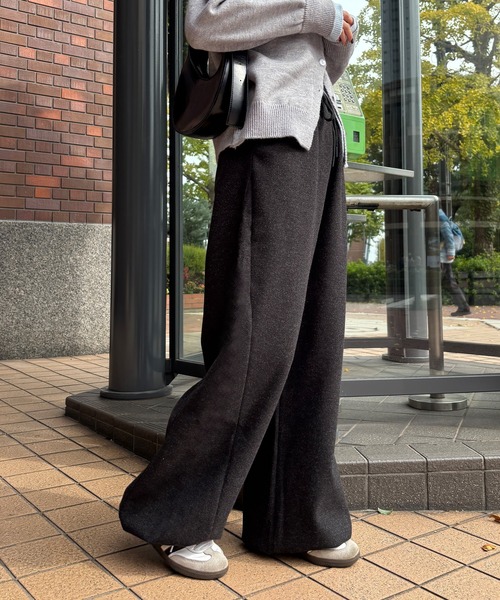 ISOOK（アイスー）の「【ISOOK / アイスー】ウールライク起毛コクーンパンツ / リラックスパンツ ドロストパンツ カーブ バレル ホワイト ブラック ブラウン 白 黒 ZOZOTOWN限定（その他パンツ・レディース・ブラック/ベージュ/ブラウン・FREE）」の2枚目の写真