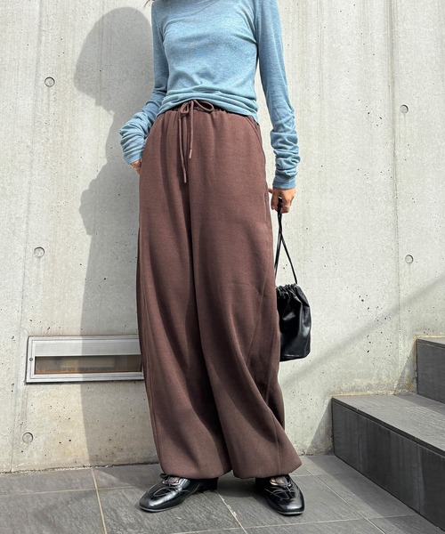 ISOOK（アイスー）の「【ISOOK / アイスー】ウールライク起毛コクーンパンツ / リラックスパンツ ドロストパンツ カーブ バレル ホワイト ブラック ブラウン 白 黒 ZOZOTOWN限定（その他パンツ・レディース・ブラック/ベージュ/ブラウン・FREE）」の14枚目の写真