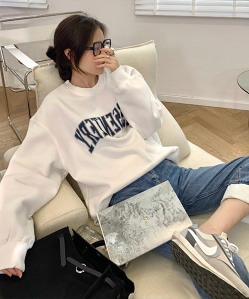 SallyLunn(サリーラン)の「カジュアルロゴスウェット(スウェット・レディース・ホワイト/ブラック/グレー・MEDIUM/LARGE)」の11枚目の写真