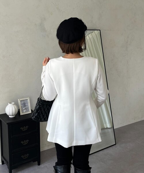 prose verse（プロズヴェール）の「【MOMO】フレアペプラムVネックジレ（ベスト・レディース・オフホワイト/ブラック・MEDIUM/LARGE）」の5枚目の写真