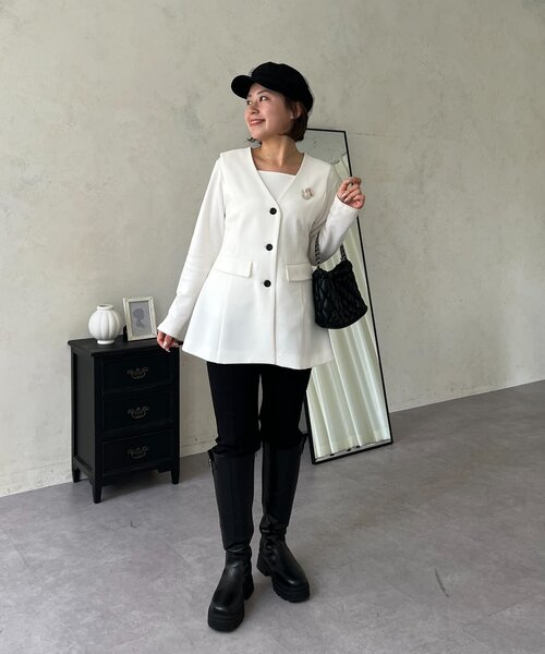 prose verse（プロズヴェール）の「【MOMO】フレアペプラムVネックジレ（ベスト・レディース・オフホワイト/ブラック・MEDIUM/LARGE）」の3枚目の写真