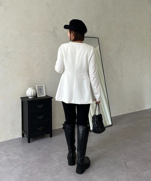 prose verse（プロズヴェール）の「【MOMO】フレアペプラムVネックジレ（ベスト・レディース・オフホワイト/ブラック・MEDIUM/LARGE）」の21枚目の写真