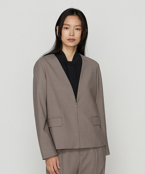 COMME CA（コムサ）の「〔 Sサイズ 〕 【2WAY】サイロスパンツイル ジャケット（ノーカラージャケット・レディース・ベージュ/チャコール・5号）」の2枚目の写真