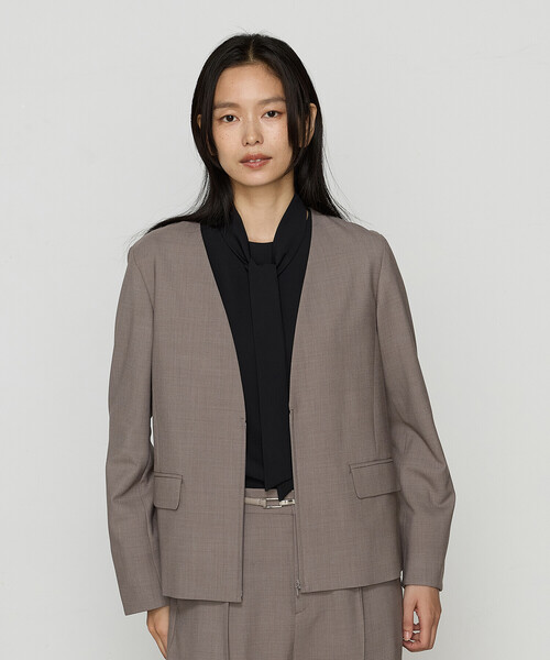 COMME CA（コムサ）の「〔 Sサイズ 〕 【2WAY】サイロスパンツイル ジャケット（ノーカラージャケット・レディース・ベージュ/チャコール・5号）」の9枚目の写真