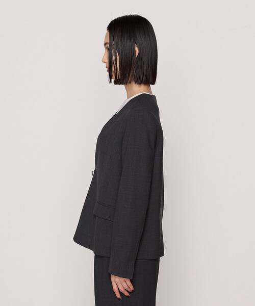 COMME CA（コムサ）の「〔 Sサイズ 〕 【2WAY】サイロスパンツイル ジャケット（ノーカラージャケット・レディース・ベージュ/チャコール・5号）」の12枚目の写真