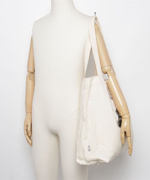 NEW BALANCE（ニューバランス）の「グラフィックトート（トートバッグ・メンズ・オフホワイト/ライトグレー/マルチ・ONE SIZE）」の22枚目の写真