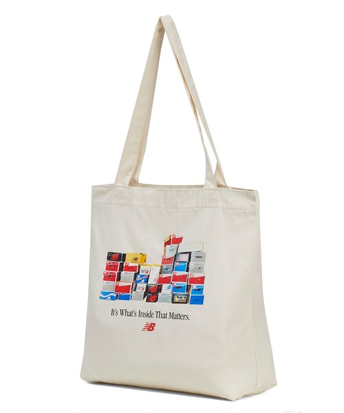 NEW BALANCE（ニューバランス）の「グラフィックトート（トートバッグ・メンズ・オフホワイト/ライトグレー/マルチ・ONE SIZE）」の16枚目の写真