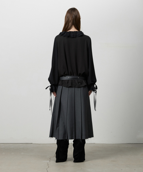 THREE TO EIGHTY(スリートゥエイティー)の「CUT HEM BELT PLEATS SKIRT CHARCOAL(スカート・レディース・その他・SMALL/MEDIUM)」の3枚目の写真