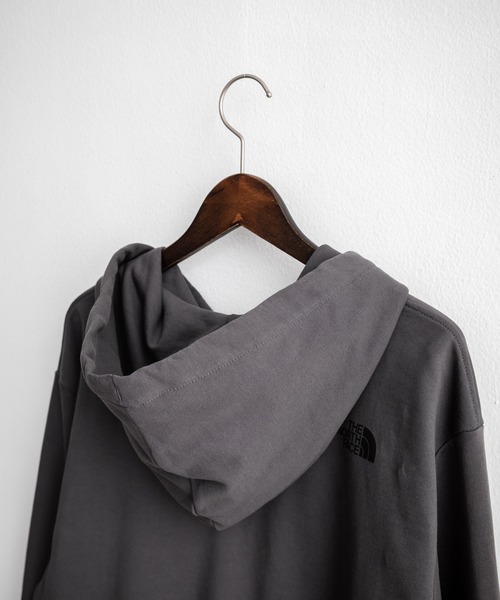 THE NORTH FACE（ザノースフェイス）の「THE NORTH FACE ザ・ノースフェイス FLOWER DOME RELAXED HD SWEATSHIRT GPT ワンポイントフワラー刺繍裏毛パーカー（パーカー・メンズ・グレイッシュベージュ/グレー/ローズ・M/L/XL）」の11枚目の写真