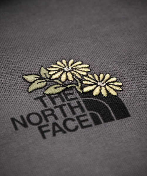 THE NORTH FACE（ザノースフェイス）の「THE NORTH FACE ザ・ノースフェイス FLOWER DOME RELAXED HD SWEATSHIRT GPT ワンポイントフワラー刺繍裏毛パーカー（パーカー・メンズ・グレイッシュベージュ/グレー/ローズ・M/L/XL）」の13枚目の写真