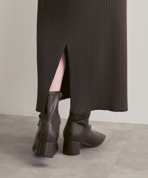 Noble（ノーブル）の「《26SS先行追加・WEB限定カラー》トタンテレコタイトスカート（スカート・レディース・ダークブルー/ベージュ/ライトグリーン/ホワイト系その他/チャコールグレー・40/38/36）」の7枚目の写真