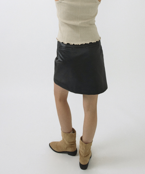 OCTETTE（オテット）の「LEATHER BUTTON WRAP SK_BLACK（スカート・レディース・その他・SMALL/MEDIUM）」の6枚目の写真