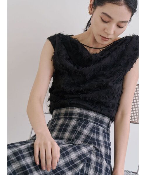 LAGUNAMOON（ラグナムーン）の「カットジャガードドレープブラウス（シャツ/ブラウス・レディース・アイボリー/ブラック/ピンク・FREE）」の2枚目の写真