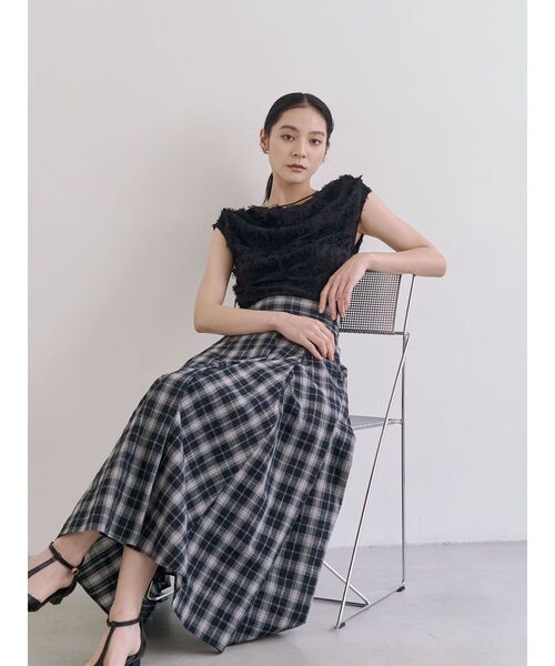 LAGUNAMOON（ラグナムーン）の「カットジャガードドレープブラウス 【夏服】（シャツ/ブラウス・レディース・アイボリー/ブラック/ピンク・FREE）」の5枚目の写真