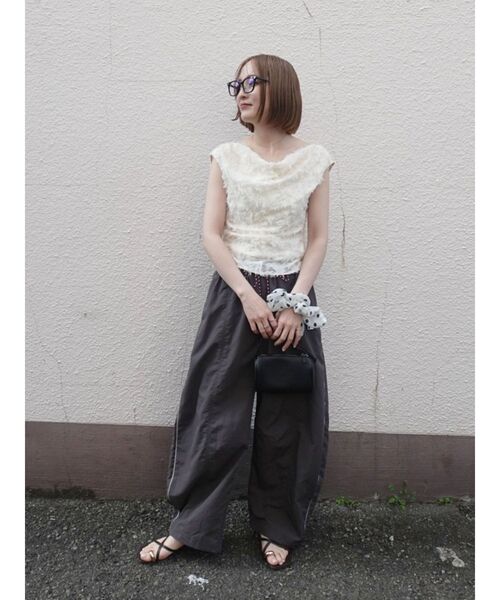 LAGUNAMOON（ラグナムーン）の「カットジャガードドレープブラウス 【夏服】（シャツ/ブラウス・レディース・アイボリー/ブラック/ピンク・FREE）」の12枚目の写真