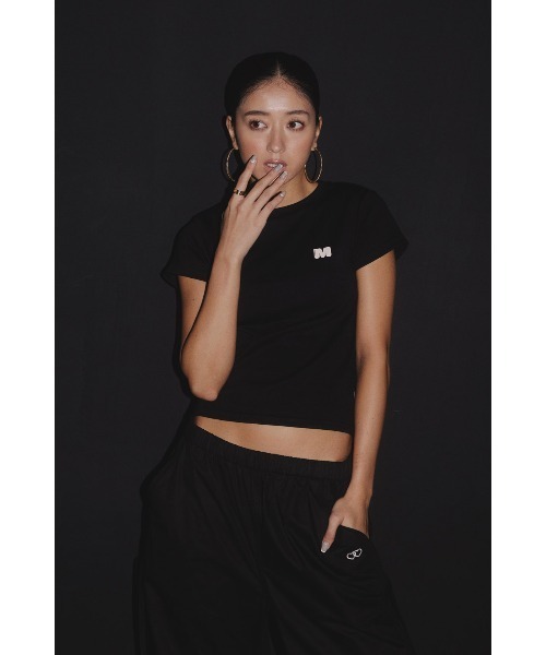 ALEXIA STAM（アリシアスタン）の「[MIYU IKEDA x ALEXIA STAM] Logo Tee /みちょぱコラボ Tシャツ（Tシャツ/カットソー・レディース・グレー/ブラック/ホワイト・FREE）」の2枚目の写真