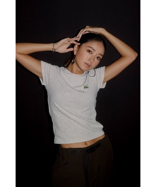 ALEXIA STAM（アリシアスタン）の「[MIYU IKEDA x ALEXIA STAM] Logo Tee /みちょぱコラボ Tシャツ（Tシャツ/カットソー・レディース・グレー/ブラック/ホワイト・FREE）」の12枚目の写真