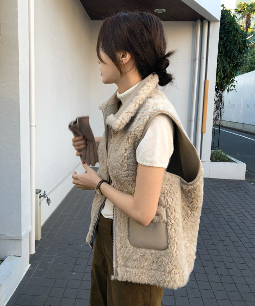HOWUS（ホワス）の「REVERSIBLE MUSTANG VEST (BEIGE)（ベスト・レディース・Beige・ONE SIZE）」の3枚目の写真