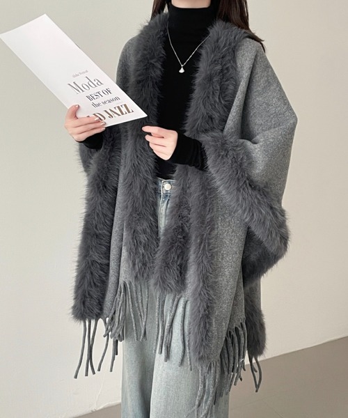 emi+（エミプラス）の「フリンジファードッキングメルトンポンチョ（ポンチョ・レディース・モカ/チャコールグレー/ブラック・FREE）」の2枚目の写真