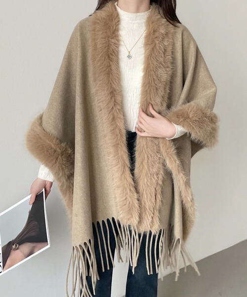 emi+（エミプラス）の「フリンジファードッキングメルトンポンチョ（ポンチョ・レディース・モカ/チャコールグレー/ブラック・FREE）」の3枚目の写真